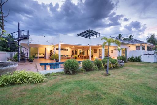 Peaks and Beaches, Pool villa. - Housity