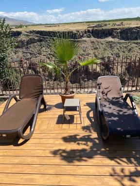 Cheerful 3-bedroom villa with pool - Housity