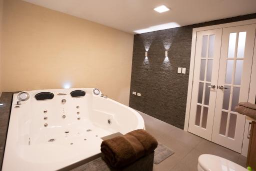 Depar de lujo duplex familiar con Jaccuzi - Housity
