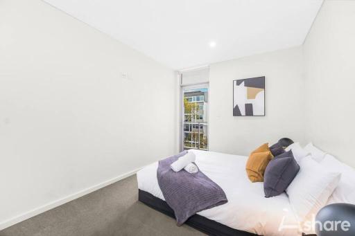 Sydney sub-CBD Alexandria Morden 3 Bedroom Apt with Free Carspace - Housity