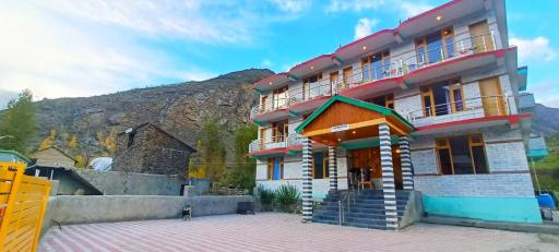 Hobknob Sissu - Boutique Home - Housity