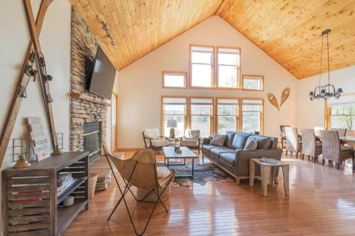 Beautiful mountain home with gorgeous meadow views - Housity