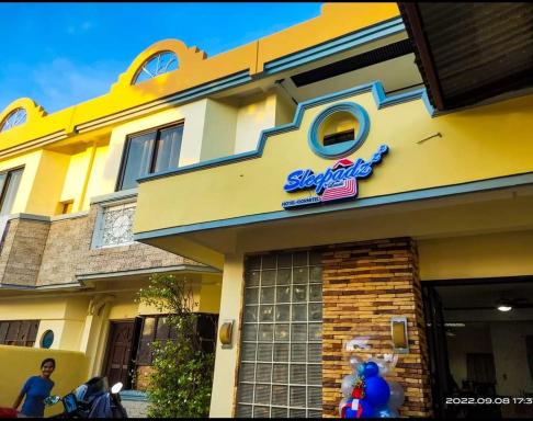 Sleepadz Hotel-Dormitel DYD - Housity