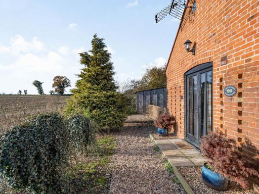 2 Brick Kiln Barns-UKC4317 - Housity