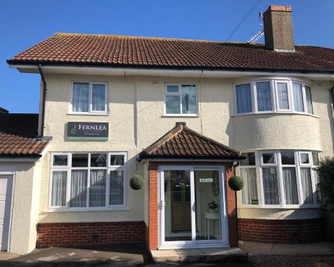 Fernlea Guest house - Housity