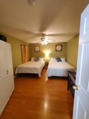 sleeps 16, jacuzzi, entire home - Housity