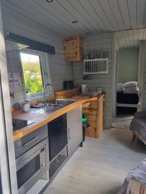 Glamping Hut - Riverside 6 - Housity