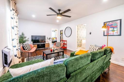 Eclectic Chic 2 Bed-Quiet-Fast WIFI - Housity
