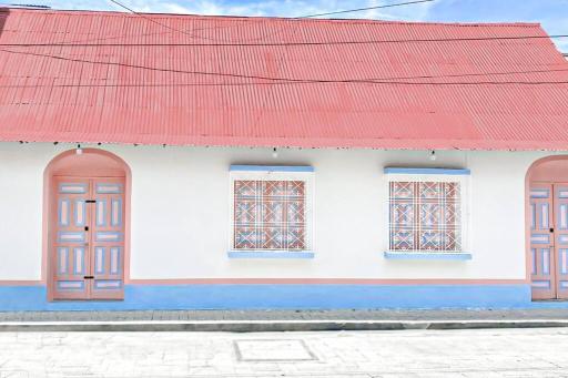 Casa Ultra Moderna El Corazón De Flores - Housity