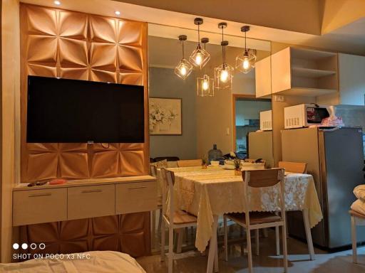 Studio U Across SM Cebu with kitchen! sunvida 2407 - Housity