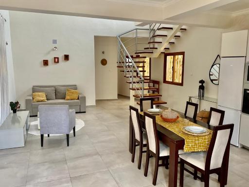 Casa Amarela  with Wi-Fi and Kitchen - Housity