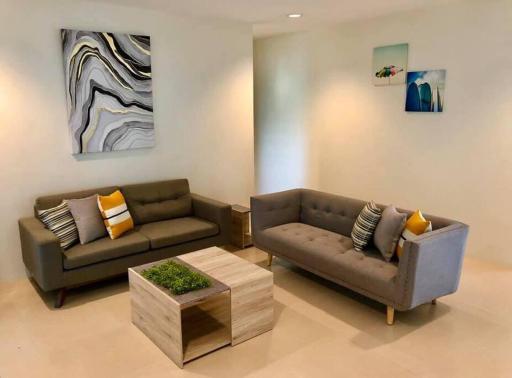 Modern House w/Great Location Nr SM & Jack’s Ridge - Housity