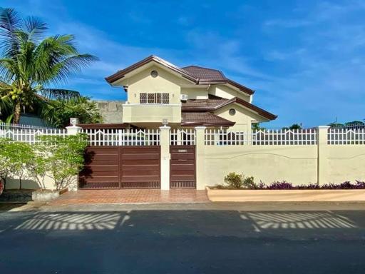 Nice House with Great Location (Near SM Ecoland) - Housity