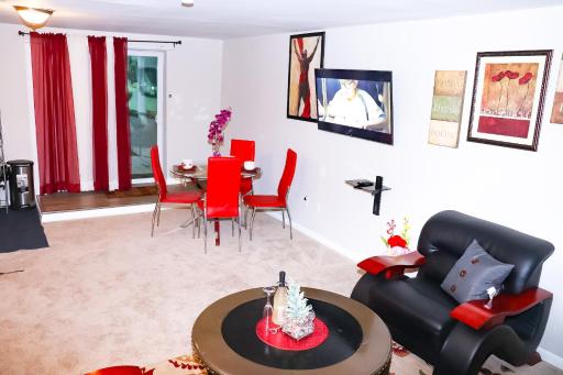 Luxury 2BR 1bt Suite basement Vacation House Private Entrance - Housity
