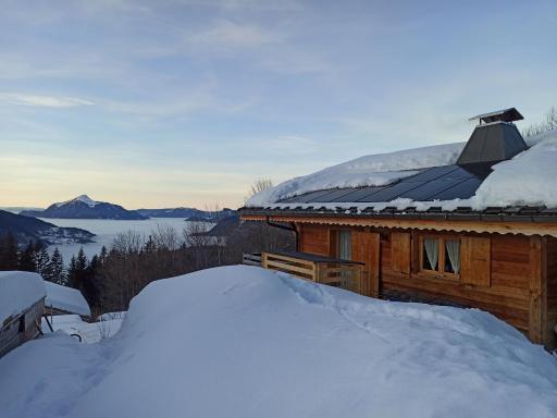 Chambre d'hôte dans chalet près des pistes et aux départs de randonnées - Housity