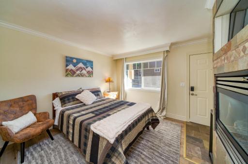 MML Unit 3 - Steps to Heavenly - Full Kitchen with Free Parking - Housity