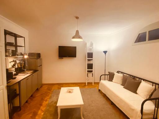 Tar Pizza La Casa - Housity