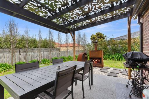 The Summer House ~ 2 blocks to Beach - Housity