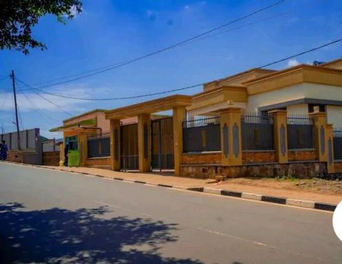 Office & 2 bedrooms entire place in Kimihurura - Housity