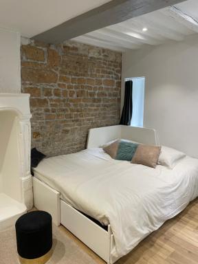 Superbe appartement avec accès patio - Housity
