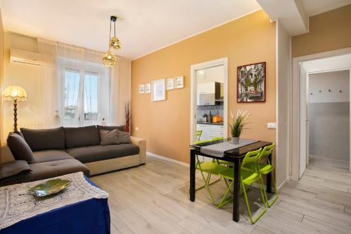 Sweet Chloe Milano - Housity