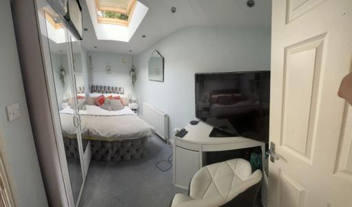 Bungalow With Hottub near London Center - Housity