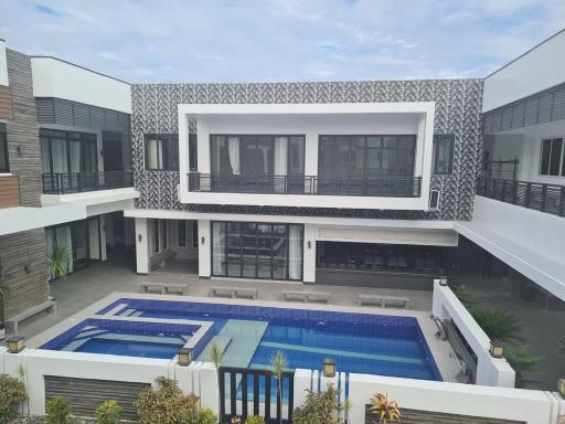 Dampa Poolside Events & Accommodation - Housity