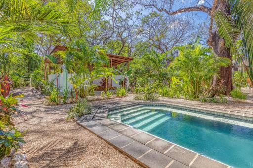 WHITE PICKET FENCE - Housity
