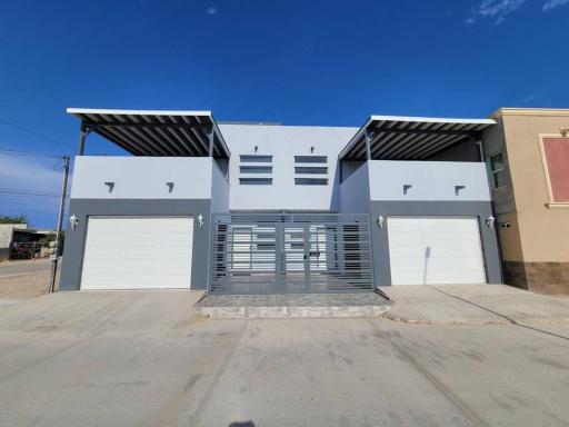 Luxury 3 Story Vacation Rental! - Housity