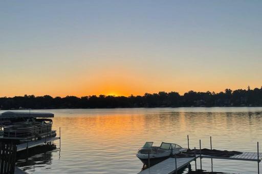 Live Life Right on the Lake! Amazing Views! - Housity
