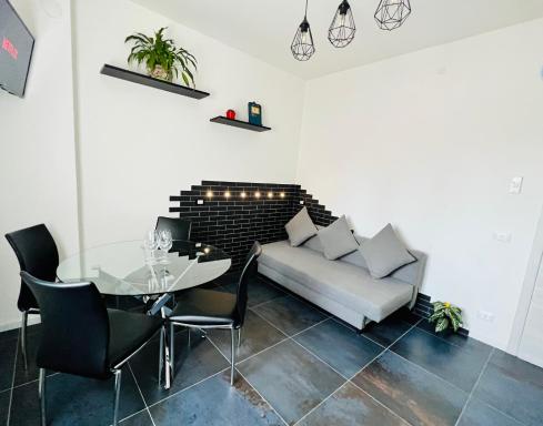 BLAXEJ, nel cuore di Verona, MODERNO ed ELEGANTE, 4 posti letto, Wi-Fi, Self Check In - Housity