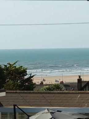 Contemporary one bed studio. Sea views and parking - Housity