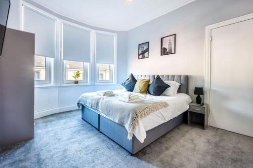 Kali Apartment - Spacious 3 bed apartment in Wishaw - Housity