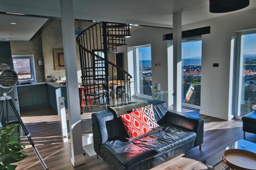 Detached House With Amazing Sea View and Hot Tub - Housity