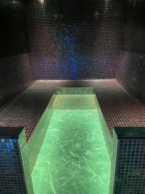 Ashbys Studios with Spa included - Housity