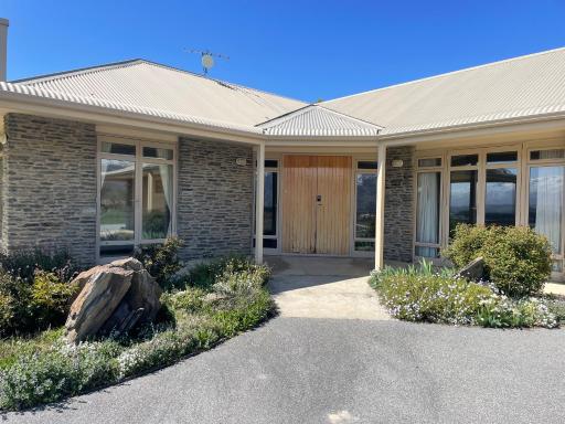 Arthur's House at Carrick Winery - Housity