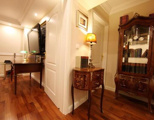 Golden Apartments - Housity