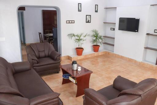 Madura Homestay - Gorgeous Home with 2BHK 5 minutes from NH44 - Housity
