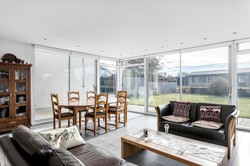 Cheerful House with Fireplace - Housity