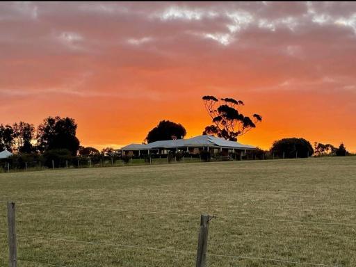 The Tower Hill Farms - Housity