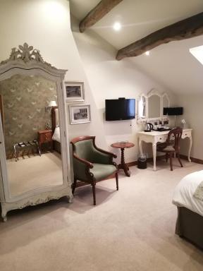 The Black Swan - Housity