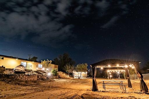Desert Ruby: Spacious, Stargazing, Fenced, Gym - Housity