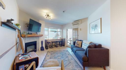 1BR plus Den Village Condo with Mountain Views and Hot Tub by Harmony Whistler - Housity