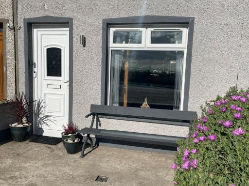 SeaScape, Portavogie Holiday Home, Sleeps 5-6, Dog friendly - Housity