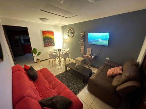 Elegante Casa de 4 Habitaciones a Solo 15 Minutos del Corazón de la Ciudad - Housity