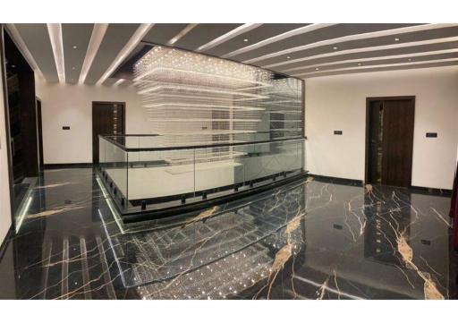 RedhomeX CASA Chino 7BHK - Housity