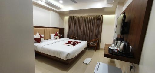 Hotel MK Grand - Housity
