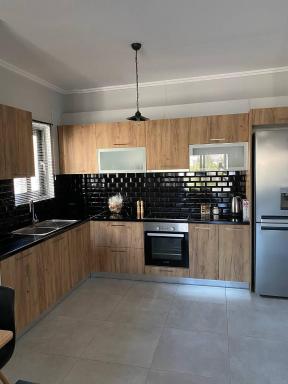 Eleusis Luxury Flat park in yard - Housity