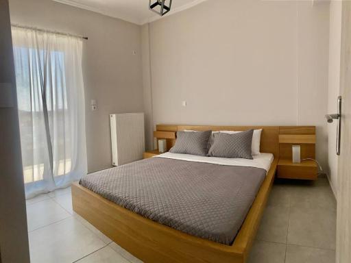 Eleusis Luxury Flat park in yard - Housity