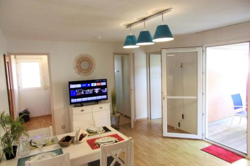 36 m with terrace and pool near beach - Housity
